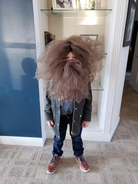 Diy Hagrid Costume, Hagrid Costume Diy, Dobby Halloween Costume, Easy Harry Potter Costume, Hagrid Cosplay, Disfraz Harry Potter, Diy Harry Potter Costume, Hagrid Costume, Dobby Costume