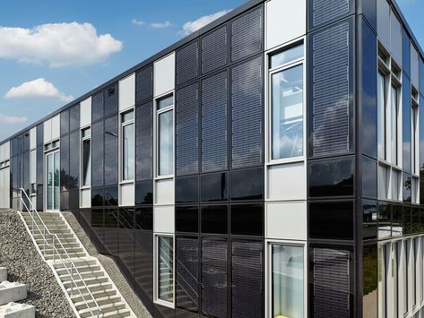 Schüco BIPV: building-integrated photovoltaics is future-oriented | pv Europe Solar Architecture, Solar Module, Solar Technology, Solar Generator, Solar Pv, Home Technology, Custom Build, Solar Panels, Small House