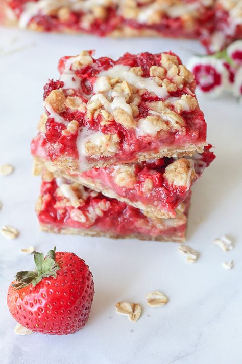 Strawberry Oatmeal Bars - This Celebrated Life Oatmeal Crust, Leftover Strawberries, Strawberry Oatmeal Bars, Fresh Strawberry Recipes, Excited For Fall, Strawberry Oatmeal, Strawberry Preserves, Vanilla Glaze, Strawberry Slice