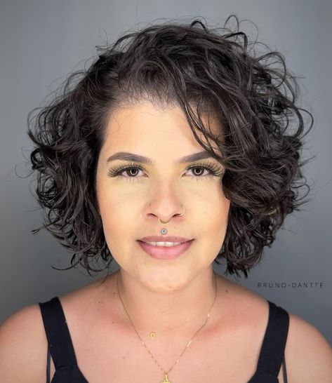 Delicate Wispy Curly Bob Hairstyle Scrunched Hairstyles, Short Curly Hair Bob, Natural Curly Hair Hairstyles, Curly Hair Bob, Short Wavy Hairstyles, Scrunched Hair, Curly Pixie Haircuts, Curly Hair Hairstyles, Medium Length Curly Hair