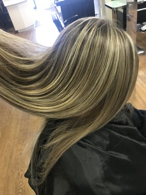 Full Head Highlights Brown Hair, Short Hair Color Highlights, Dirty Blonde Hair With Highlights, Hairstyle 2022, Ash Blonde Hair Balayage, Natural Hair Highlights, Blonde Highlights On Dark Hair, Best Hair Dye, Face Jugs