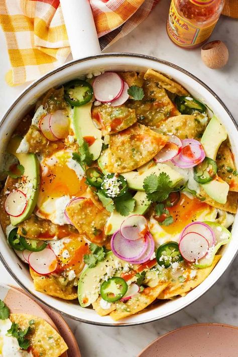 Easy Chilaquiles Recipe, How To Make Chilaquiles, Easy Chilaquiles, Breakfast Chilaquiles, Chilaquiles Recipe, Spring Appetizers, Mexican Breakfast, Brunch Dishes, Fried Eggs