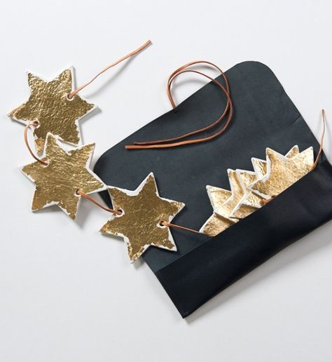 hanukkah-garland-pouch-stars-craft Hanukkah Garland, Hanukkah Decorations Diy, Diy Hanukkah, Cardboard Christmas Tree, Hanukkah Crafts, Modelling Clay, Hanukkah Decorations, Paper Wreath, Star Garland