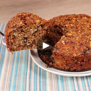 Oatmeal, apple and carrots! With out sugar at all! Without flour. | Oatmeal, apple and carrots! With out sugar at all! Without flour. | By Simple Food - videos and recipesFacebook Oatmeal Carrot Apple Cake, Oatmeal Apple Carrot Cake, Cake With Oats, Carrot Bread Recipe, Apple Cake Recipe Easy, Oatmeal Apple, Healthy High Protein Breakfast, Diet Cake, Brunch Cake