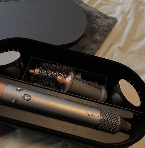 Dyson, hairstyle, salong, styling tool, airwrap, dyson airwrap, aesthetic tool Dyson Airwrap Aesthetic, Hair Tool Set, Styling Tools, Beauty Cosmetics, Photo And Video, Instagram Photo, Instagram