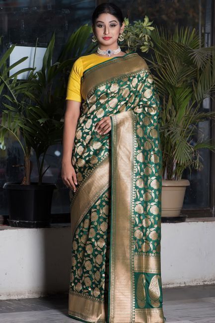 Bottle Green Pattu Saree, Green Pattu Saree, Banarsi Silk Saree, Saree Colors, Reception Sarees, Burner Workout, Green Sari, Banaras Sarees, Brocade Saree