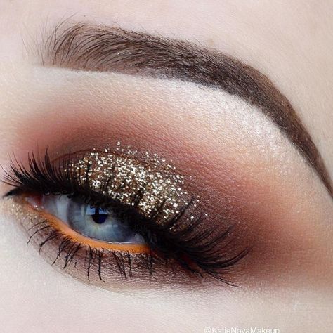 Instagram Orange Eyeliner, Fall Inspired Makeup, Makeup Orange, Thanksgiving Makeup, Red Eye Makeup, Fall Makeup Looks, Beautiful Eye Makeup, Inspired Makeup, Winter Makeup