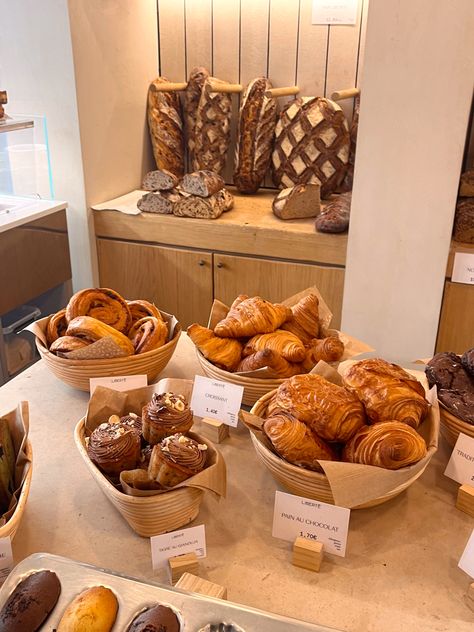 Croissant Display, Croissant In Paris, Best Croissant In Paris, Paris Croissant Aesthetic, Croissants Paris, Croissant Cafe Aesthetic, French Croissant, Paris Metro Stations, Coffee Shop Branding