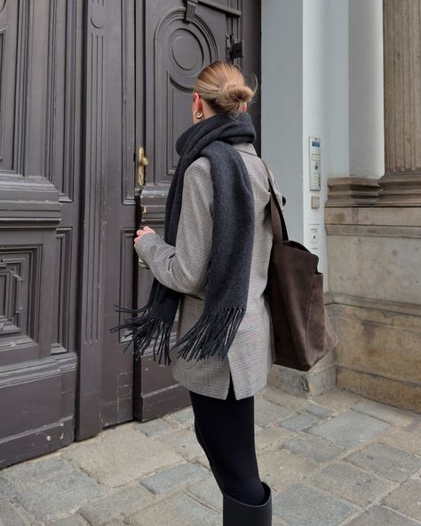 Fall colors 🤎 Outfit details: Glasses: @newbottega Blazer: @zara Scarf: @ganni Legging: @asos Boots: @zara Bag: @zara Männer Abteilung #outfitinspiration #autumnoutfits #autumncolor #simpleoutfit Colors Outfit, Asos Boots, Zara Scarf, Blazer Zara, Zara Bag, Bag Zara, Zara Bags, Colourful Outfits, Outfit Details