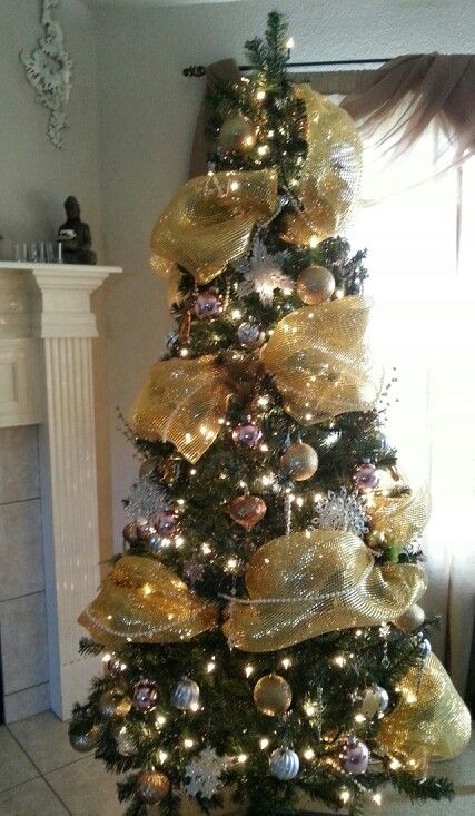 My champaign and gold theme tree Gold Theme, Christmas Tree, Holiday Decor, Christmas, Gold, Home Decor, Home Décor