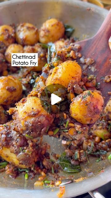 Baby Potato Recipes Indian, Chilly Potato Recipes, Potato Fry Indian, Indian Sides, Curry Side Dishes, Boiled Baby Potatoes, Baby Potato Recipes, Fried Potatoes Recipe, Potato Fry