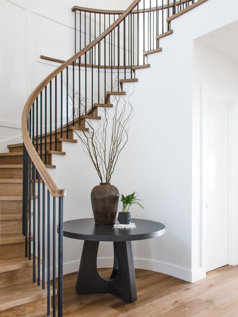 Graystone Custom Builders Round Entry Table, Modern Staircases, Transitional Staircase, Contemporary Staircase, Stairs Design Modern, Homes Modern, Floating Staircase, Interior Design Photography, Home Stairs Design