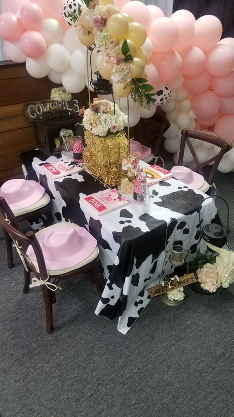 Cowgirl Birthday Party Decorations, Cowgirl Birthday Outfit, 30th Ideas, Kid Birthday Party, Teenage Parties, Birthday Party Girl, Cowgirl Birthday Party, Kid Parties, 2nd Birthday Party Themes