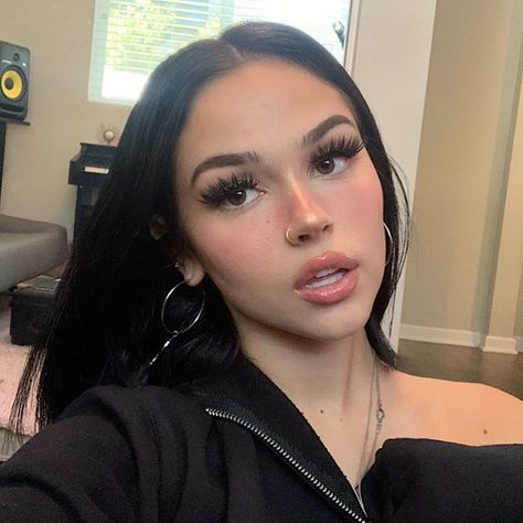 Image may contain: one or more people, closeup and indoor Bbg Aesthetic, Valentine Outfits, Face Pose, Model Tips, Maggie Lindemann, Alternative Makeup, Makijaż Smokey Eye, Wallpaper Space, Makeup Goals