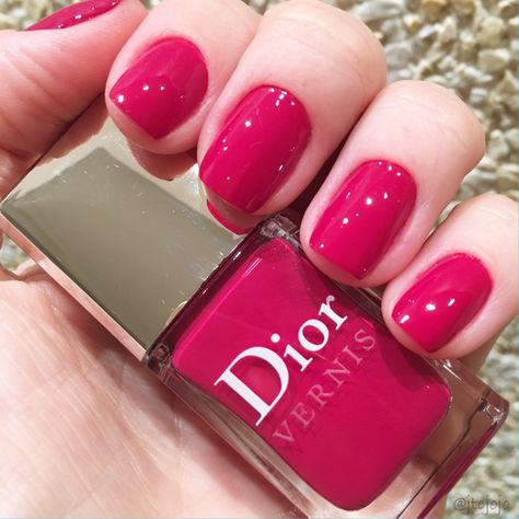 Violet Graphique (671) - Dior Bianca Stratford, Kiss Nails Kit, Opi Nail Polish Colors, Dior Nails, Nail Paint Shades, Bright Palette, Red Dahlia, Unghie Nail Art, Makeup Nails Designs