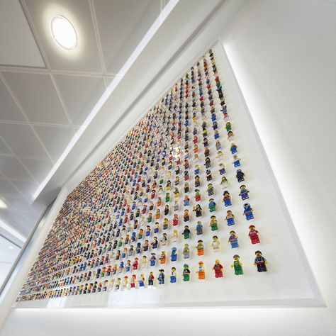 Qubic Tax by Acrylicize  Art collective and consultancy Acrylicize created this wall of about 1,000 LEGO men to represent the diversity of tax payers, who might stumble through the hallway of Qubic Tax. Lego Office, Office Building Lobby, Relaxing Decor, Lego Wall, Lego Display, Lego People, Lego Minifigs, Lego Man, Lego Room