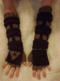 Link Gloves 2 - Final Crochet Gauntlets, Fem Link, Zelda Pattern, Zelda Costume, Link Costume, Crochet Capelet, Link Cosplay, Knit Ideas, Halloween 2014