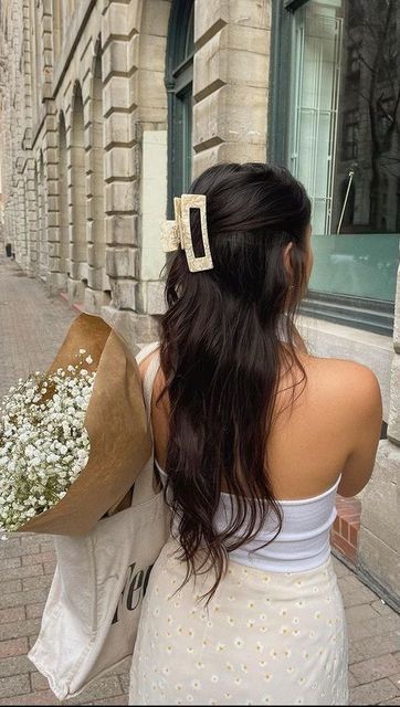 Brunette Summer Hair, Dark Chocolate Brown Hair, Dark Summer, Easy Hairstyles For School, Cute Hairstyle, Hair Dark, Clean Girl Aesthetic, Spring Hairstyles, Summer Hair Color