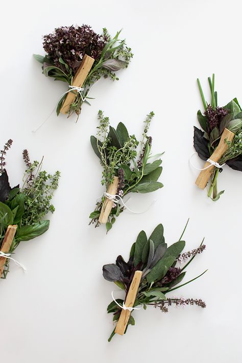 Herb Bouquet, Bouquet Garni, Arte Floral, Minimalist Decor, Fresh Herbs, Flower Shop, Decor Project, Dried Flowers, Floral Arrangements