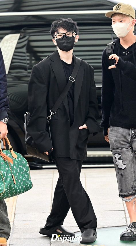 Woozi Fashion, Seventeen Airport Fashion, Woozi Airport, Seventeen Airport, Hannah Williams, Woozi Seventeen, Lee Jihoon, Seventeen Going Seventeen, Airport Look