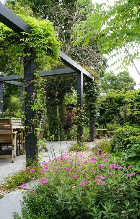 Small Cottage Garden Ideas, Small Pergola, Design Backyard, Backyard Cottage, Pergola Garden, Pergola Design, Budget Garden, Garden Design Layout, London Garden