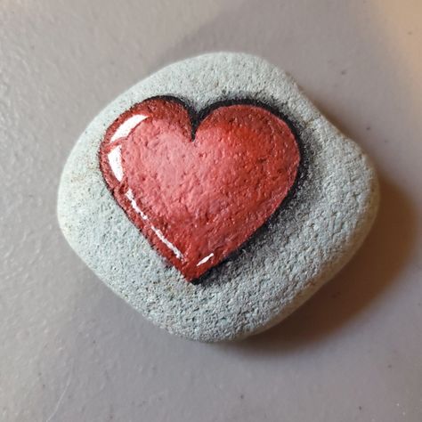 Painted Rock With Hearts, Stone Painting Love Couple, Artistic Rock Painting, Heart Stone Painting, Painted Hearts On Rocks, Rock Painting Heart Ideas, Heart Rock Art, Heart Rocks Painted, Heart Rock Painting Ideas