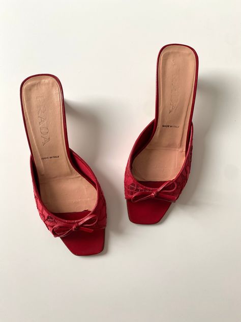 Vintage designer Prada mules, vintage shoes, ballet core, coquete shoes, vintage heels #designervintage #vintageheels #vintageshoes #vintageprada Prada Heels Vintage, Vintage Heels Outfit, Tiptoe Shoes, Vintage Designer Shoes, Carrie Bradshaw Shoes, Prada Mules, 70s Shoes, Prada Heels, Pointy Shoes