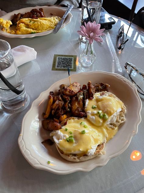 Egg Benedict Aesthetic, Eggs Benedict Aesthetic, Egg Aesthetic, Egg Benedict, Eggs Benedict, Tacos, Egg, Ethnic Recipes, Quick Saves