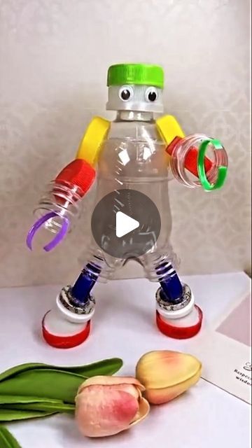 Paper Art Tutorial, Ecofriendly Crafts, Bottle Top Crafts, Robot Craft, Trash Into Treasure, Fun Projects For Kids, Plastic Bottle Art, Diy Robot, Kid Friendly Crafts