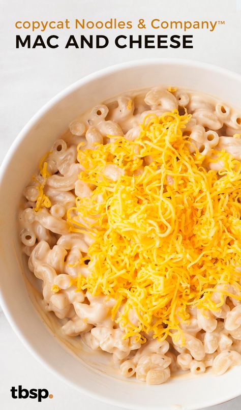 This popular restaurant is known for its extra-cheesy Wisconsin mac and cheese, topped with a glorious pile of shredded cheddar. Here’s how you can nail it at home! Wisconsin Mac And Cheese, Pasta And Cheese, Noodles And Company, Mac And Cheese Recipe, Nail It, Paula Deen, Instapot Recipes, Restaurant Recipes, Cheese Recipes