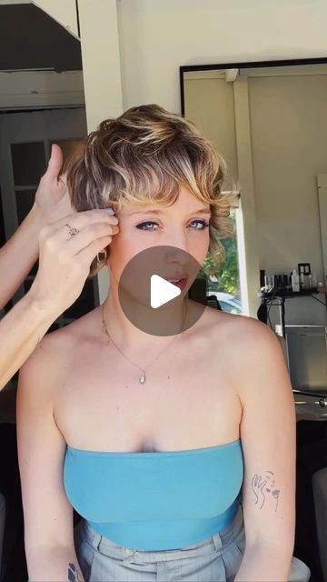 Jayne Matthews on Instagram: "Hi!!!! One of my favorite videos I've ever made. Mostly because I love my client @___sammiii_ so much and short hair is something I'm very passionate about. ❤️ I styled her hair with some Hair Balm by @hairstorystudio it leaves a satin shine. Not too oily and shiny, not crunchy, and not pasty and matte. Just satin and soft with hold yet touchable. It's my favorite product for shorter hair for sure. It's also on my website with a 20% discount direct link to the people that sell it for your first order. Both the finished haircut and what she started with or done with a razor and my layering technique. She did before haircut herself! . I just got back from camping and part of it was rainy which was amazing. I'm just getting it together to go back to a busy bun Short Shag Back View, How To Style A Long Pixie Hair Tutorials, How To Style Messy Short Hair, Razor Pixie Haircut, Shaggy Short Bob With Bangs, How To Do Short Hair, Short Pixie Shag, New York In October, Sharon Stone Short Hair