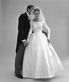 Movie Wedding Dresses, French Wedding Dress, 1960s Wedding, 1950s Wedding Dress, Mode Retro, Wedding Dress Alterations, Iconic Weddings, Wedding Movies, Vintage Wedding Photos