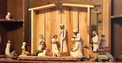 Ms. Nancy's Nook : DIY Stable for Willow Tree Nativity Figures Nativity Scene Display Ideas, Diy Willow Tree, Nativity Sets Display, Willow Tree Nativity Set, Nook Diy, Nativity Scene Display, Willow Tree Nativity, Nativity Stable, Nativity Figures