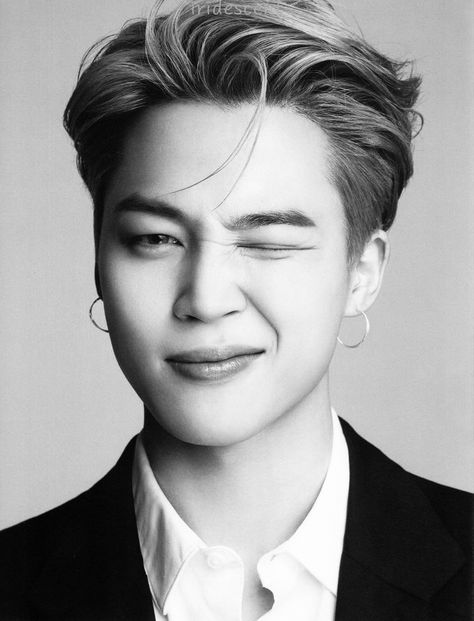 Bts Big Hit, Bts Black And White, Charcoal Sketch, Portrait Images, Bts Drawings, Bts Chibi, Black And White Portraits, Park Jimin Bts, Realistic Drawings