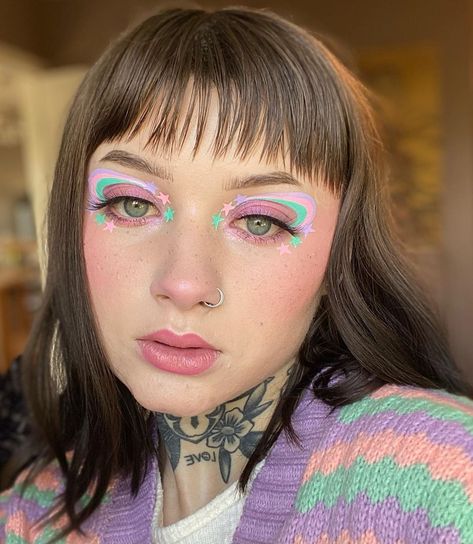 Kaylinn Bihari on Instagram: “I did this look to match my cardigan and I love the colours sm ✨💗 Products with a * have been kindly gifted . . Eyes: @suvabeauty Prime+…” Pink Graphic Eyeliner, Pink Graphic Liner, Fairy Graphic Liner, Pink And Black Graphic Liner, Pink And Green Graphic Liner, Pink Grafic Eyeliner, Drawing Hair Tutorial, Graphic Makeup, Inspiration Tattoos