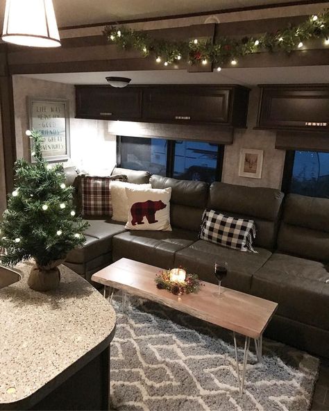 U Couch, Rv Decorating Ideas, Camping Decorations, Rv Interior Design, Rv Decorating, Rv Furniture, Patio Grande, Rv Travel Trailers, Trailer Decor