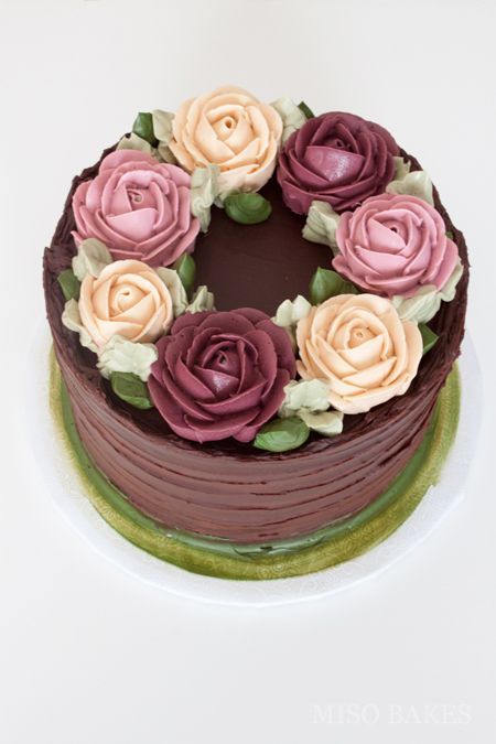 ~MisoBakes' Chocolate and Roses                                                                                                                                                                                 More Buttercream Decorating, Chocolate Cake Designs, Creative Cake Decorating, Fall Cakes, Cake Decorating Designs, Dessert Decoration, Floral Cake, Savoury Cake, Cake Decorating Tips