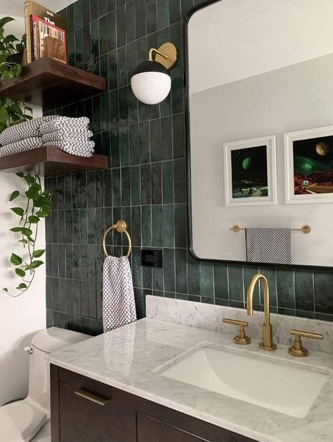 Emerald Green Bathroom, Teen Bathroom, Green Bathroom Ideas, Dark Green Bathrooms, Teen Bathrooms, Green Tile Bathroom, Bathroom Redesign, Bathroom Design Inspiration, Upstairs Bathrooms