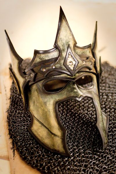 Masked Crown of the Unknown King ~ Kenn & Becky Osborne aka "OsborneArts" Mascara Papel Mache, Warrior King, Armadura Medieval, Leather Armor, Leather Mask, Cool Masks, Masks Art, Masks Masquerade, Fantasy Costumes