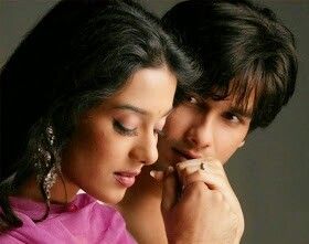 Amrita Rao and shahid Kapoor Vivah Movie Pics, Vivah Movie, Amrita Rao, Romantic Photoshoot, Pre Wedding Poses, Bollywood Couples, Bollywood Music, Shahid Kapoor, Hindi Songs