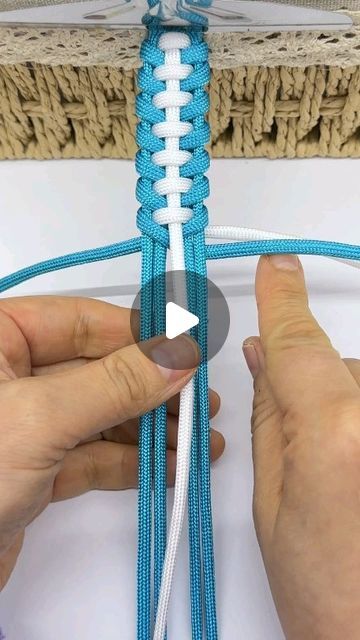 Macrame Bracelet Tutorial Step By Step, Cord Bracelet Diy, Handmade Bracelets Tutorial, Friendship Bracelet Tutorial, Paracord Projects Diy, Horseshoe Crafts Projects, Diy Braided Bracelet, Paracord Bracelet Patterns, Handmade Tutorial