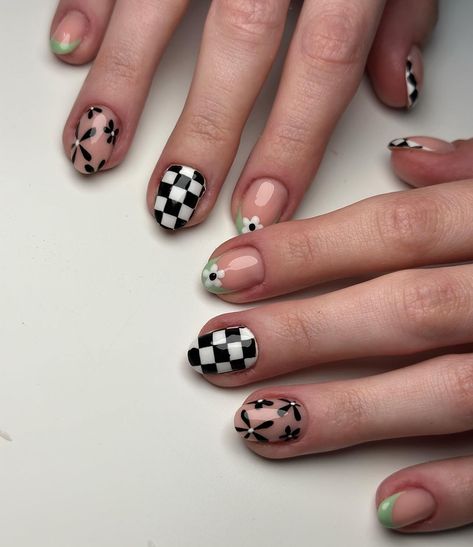 Guitar Nails, Tortishell Nails Design, Wild Nails, Black White Nails, Abstract Nail, Pretty Makeup Looks, Abstract Nail Art, Cute Gel Nails, Ideas Nails