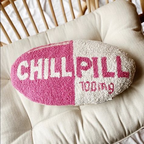 Relax And Take A Chill Pill! 100mg Of Pure Calm, This Pillow Is Sure To Bring A Smile To Your Face! These Quality Hand Crafted Hook Pillows Are Made With Bright Vivid Details. Made Of New Zealand Wool Yarn And Backed In Luxurious Velveteen, These Come Complete With Pillow Insert And Zipper For Easy Care And Cleaning. Also Available In Blue In A Separate Listing! 100% Wool Hooked Oval Accent Pillow 100% Cotton Velvet Backing Includes Polyester Insert, Zipper Closure 16x9 Lumbar Throw Pillow Chill Pill Pillow, Pill Pillow, Preppy Dorm Room Decor, Preppy Pillows, Take A Chill Pill, Preppy Dorm Room, Preppy Bedroom, Chill Pill, Preppy Room Decor