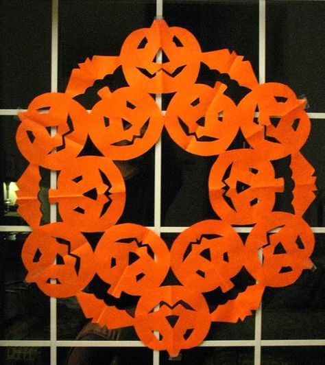 Paper Snowflake Patterns, Snowflake Patterns, Snowflake Template, Halloween Craft Projects, Paper Snowflake, Snowflake Cards, Halloween Crafts Decorations, Homemade Holiday, Halloween Quilts