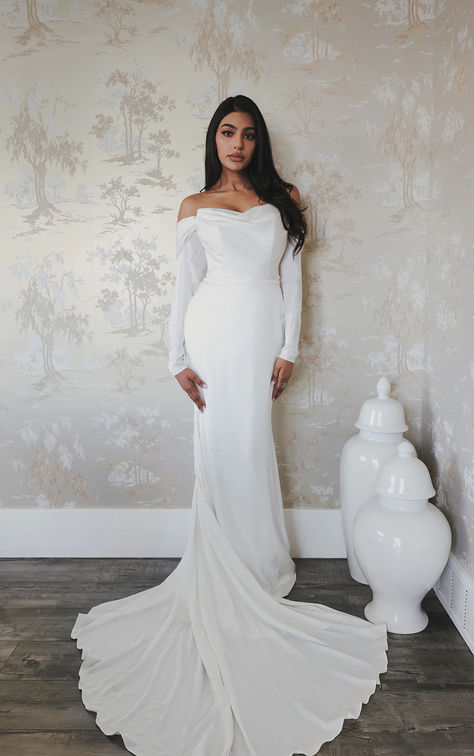 Column Wedding Gown, Tight Wedding Dress, Martina Liana Wedding Dress, Column Wedding Dress, Couture Design, Martina Liana, Wedding Studio, Winter Wedding Dress, Long Wedding Dresses