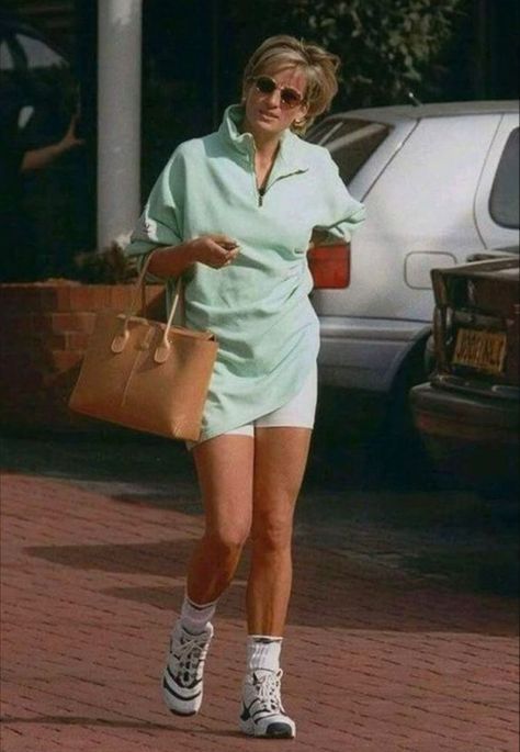 Tennis Outfits, Satin Shirts, Princess Diana Fashion, Princess Diana Pictures, Princes Diana, Diana Fashion, Diana Princess, Sloppy Joe, Open Neck