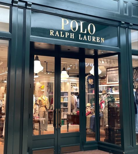 Ralph Lauren Store Aesthetic, Ralph Lauren Shop Interior, Aesthetic Ralph Lauren, Polo Ralph Lauren Aesthetic, Shopping Wallpaper, Posh Lifestyle, Lauren Aesthetic, Ralph Lauren Aesthetic, Green Aesthetics