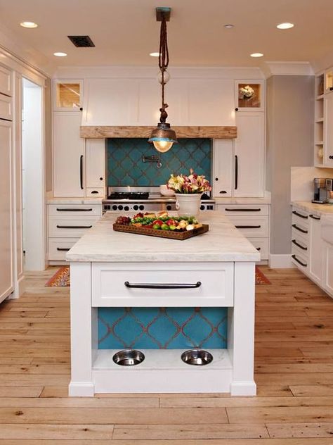 Built In Dog Bed, Mediterranean Kitchen Design, Mediterranean Kitchen, Herringbone Backsplash, Eclectic Kitchen, Mediterranean Design, Popular Kitchens, Mediterranean Decor, Smart Kitchen