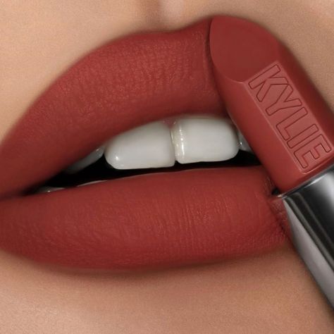 Kylie Cosmetics on Instagram: “Blushing Babe lipstick kit on @rebellebeautyx 💋✨” Lipstick Aesthetic, Lip Pictures, Mac Lipstick Swatches, Matte Lipstick Shades, Best Lipstick Color, Mac Lipsticks, Lipstick For Fair Skin, Face Charts, Lipstick Nails