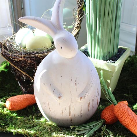 Easter is making an appearance everywhere you look! Easter Bunny Decor, Easter Craft Decorations, The Easter Bunny, Easter Bunny Decorations, Bunny Decor, Easter Colors, Cute House, Easy Easter, Easter Egg Hunt